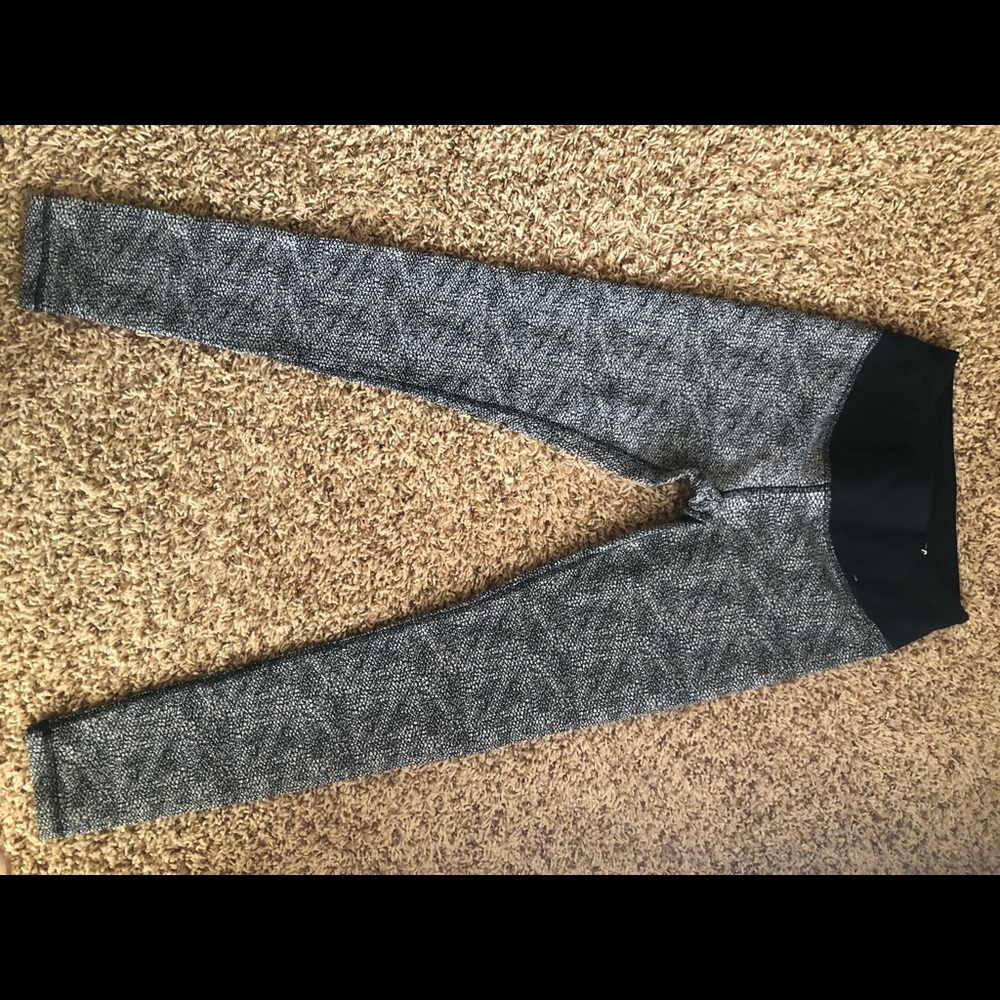 Carrie Underwood- Leggings- Black/White-Size Small